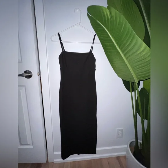 NWT Petal and Pup “freyja” dress - Picture 4 of 7